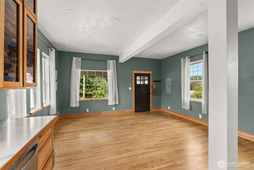 306 B STREET South Bend, WA 98586