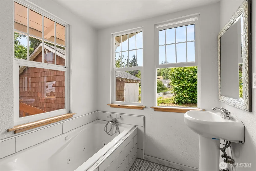 306 B STREET South Bend, WA 98586