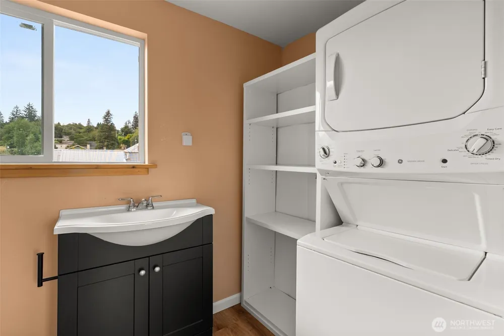 306 B STREET South Bend, WA 98586