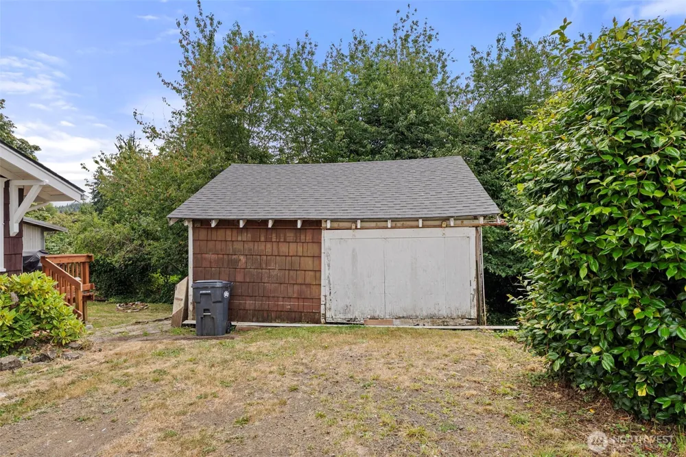 306 B STREET South Bend, WA 98586