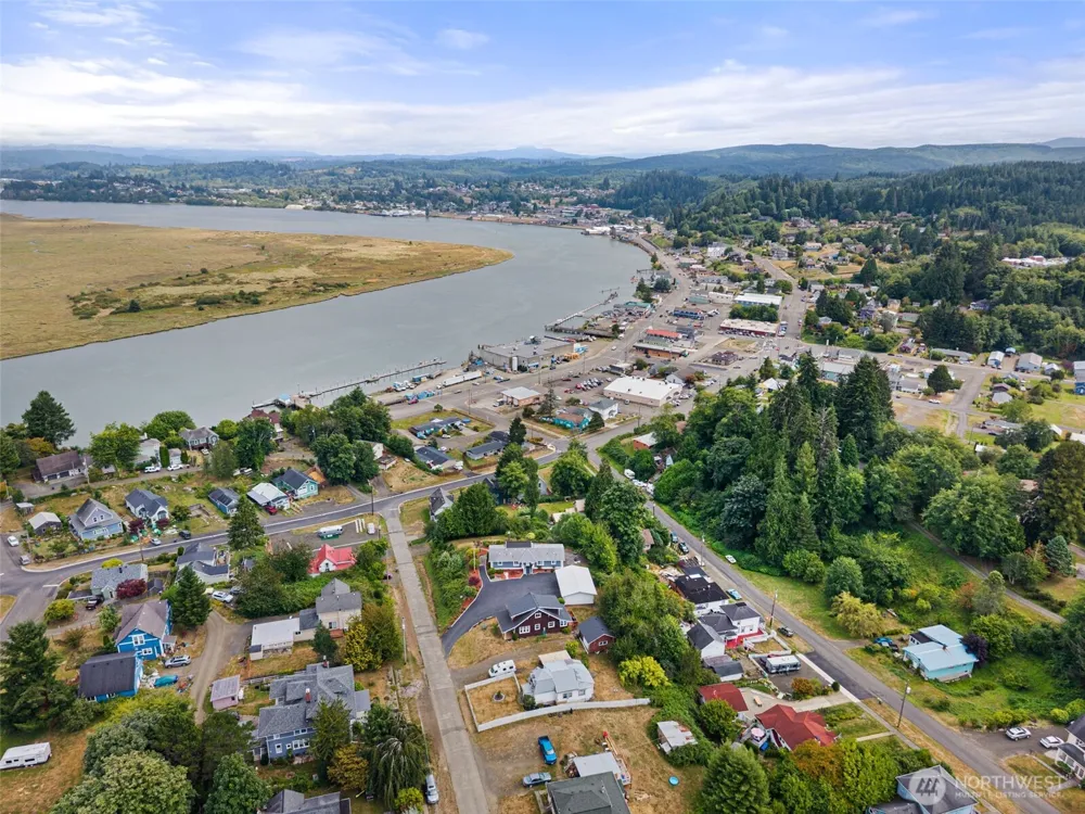 306 B STREET South Bend, WA 98586