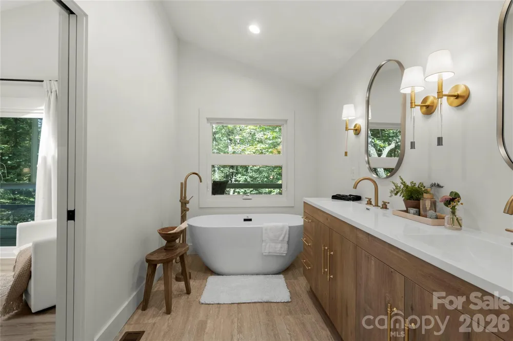125 Little Willow Circle Hendersonville, NC 28739