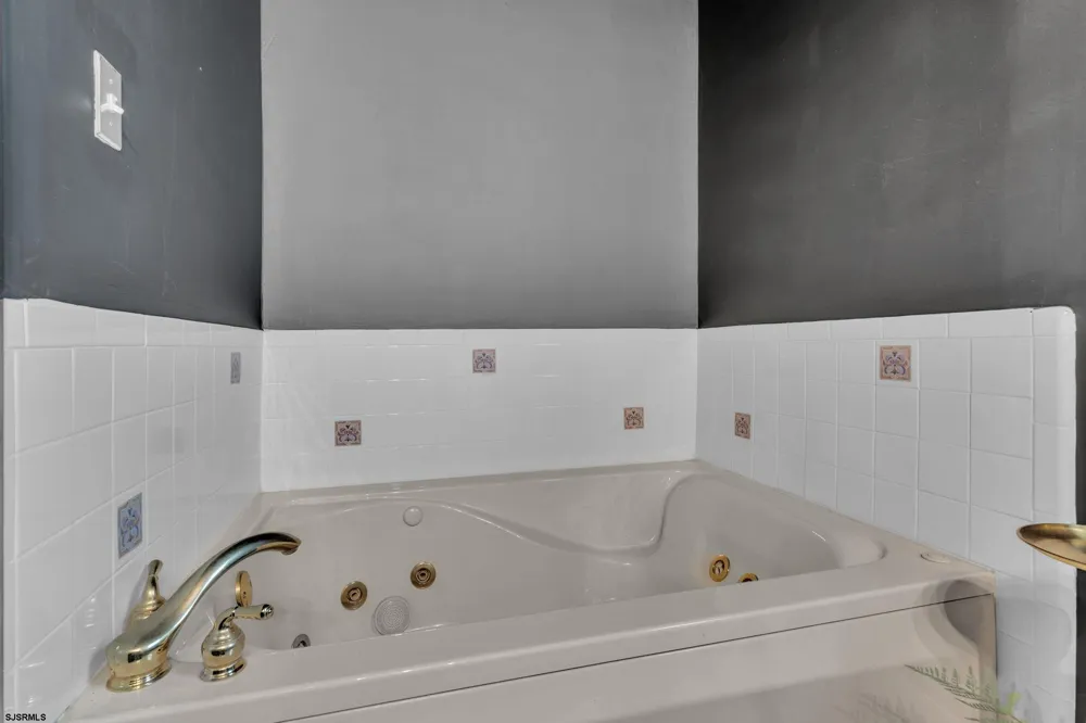 4744 Andorea Dr Mays Landing, NJ 08330