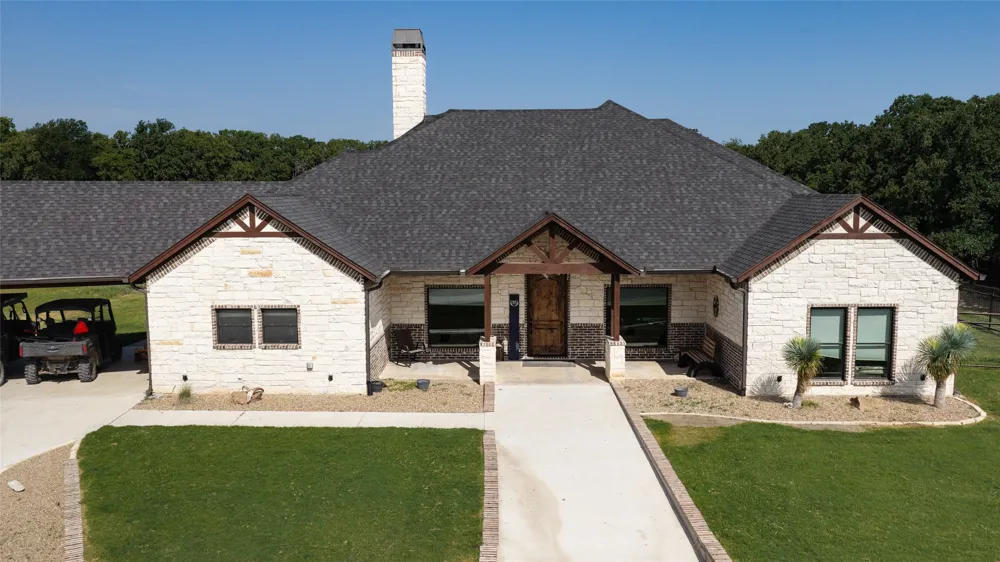 344 County Road 1660 Chico, TX 76431