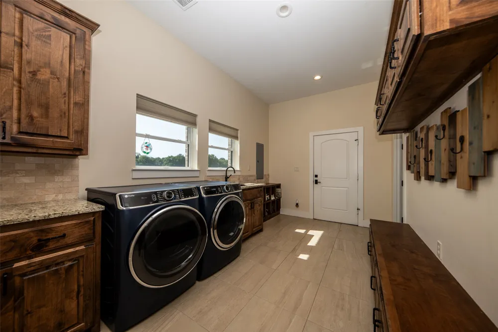 344 County Road 1660 Chico, TX 76431