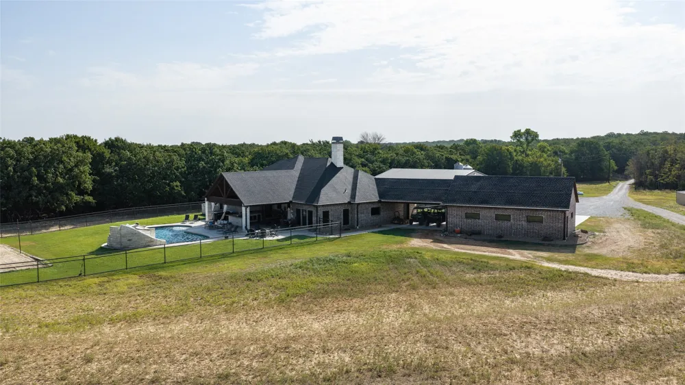 344 County Road 1660 Chico, TX 76431