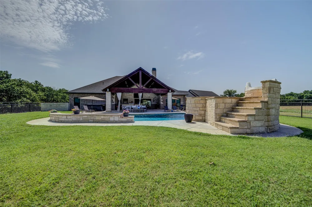 344 County Road 1660 Chico, TX 76431