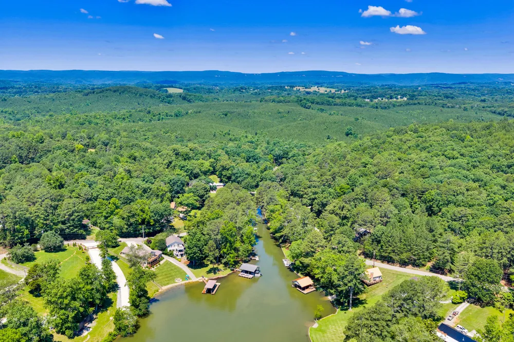 16129 Lakewood Drive Sale Creek, TN 37373