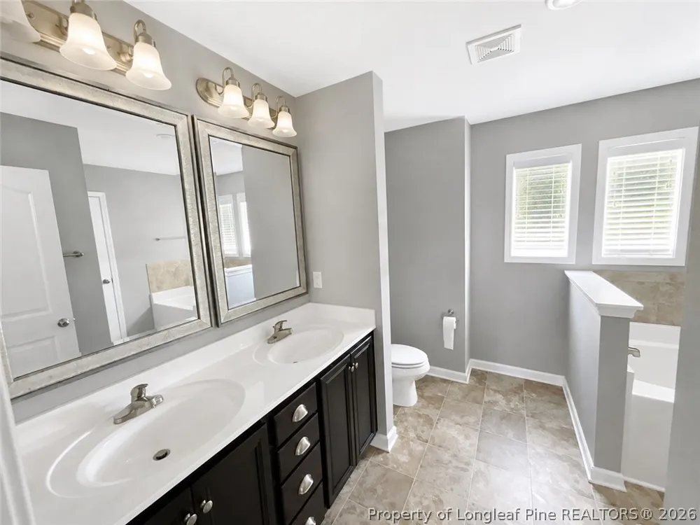 143 Ledgerbrook Lane Raeford, NC 28376