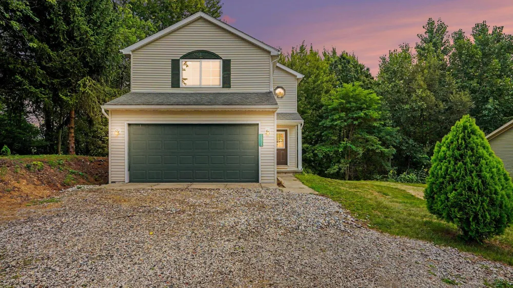 10325 Michael Boulevard Pinckney, MI 48169