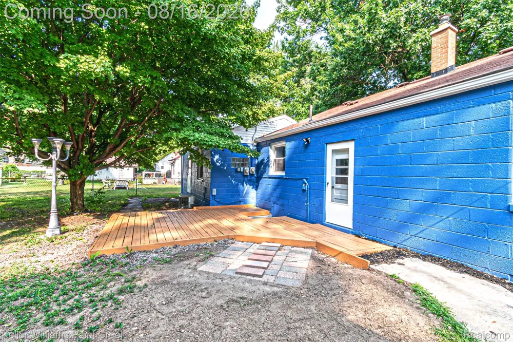 19421 Filmore Street Southfield City, MI 48075