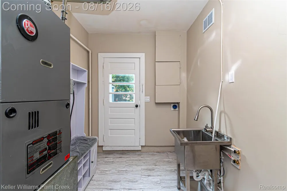 19421 Filmore Street Southfield City, MI 48075