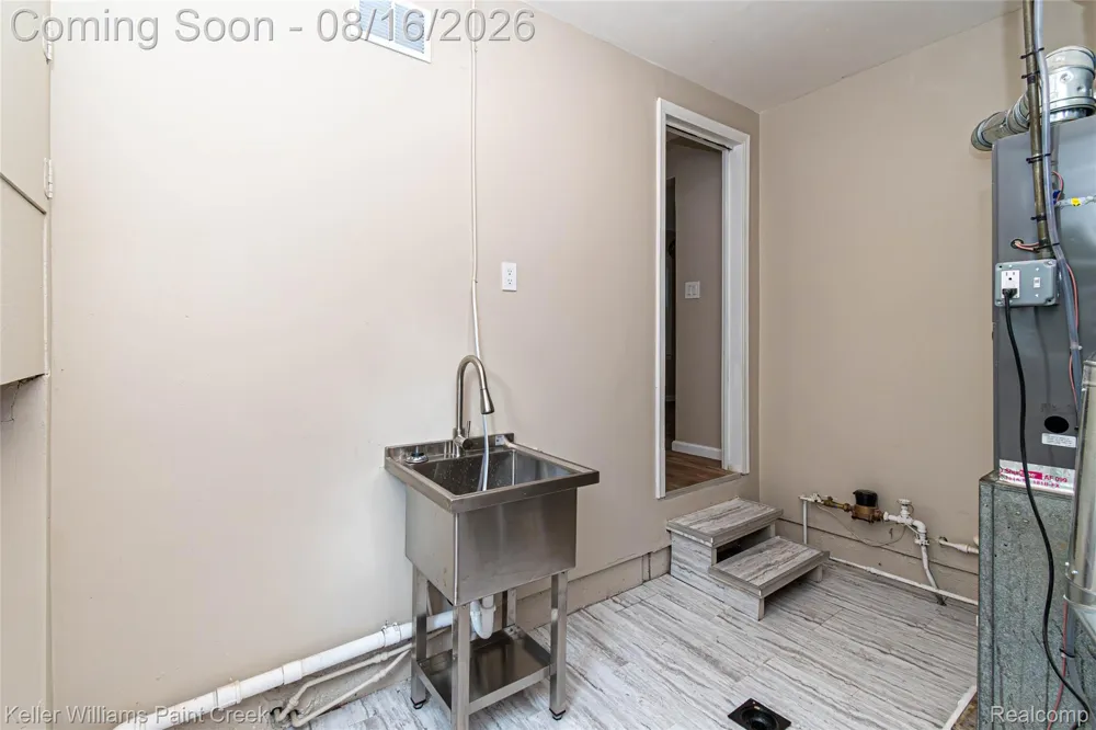 19421 Filmore Street Southfield City, MI 48075