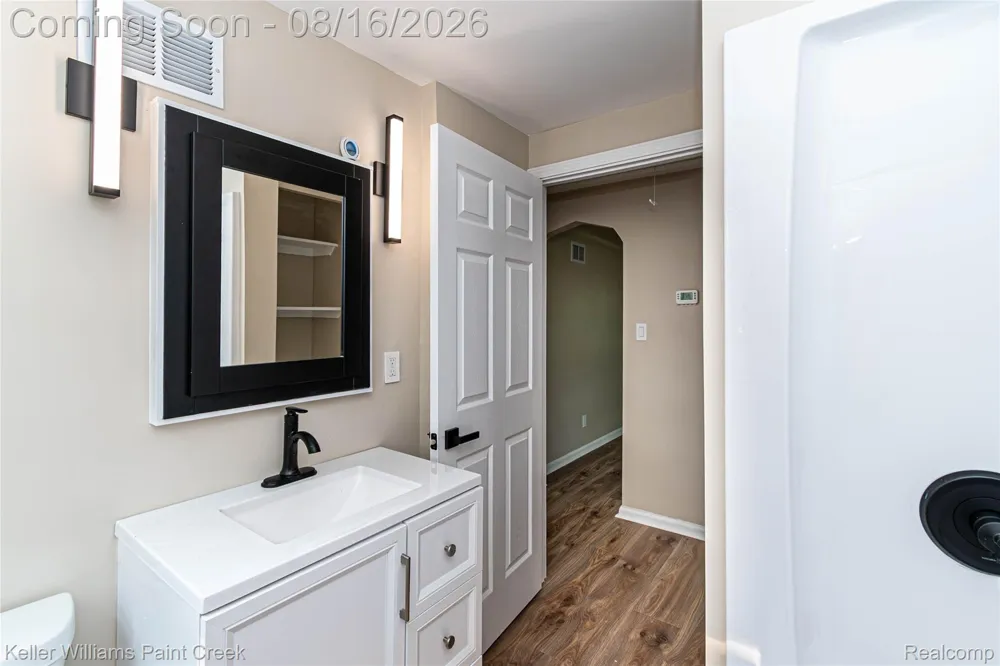 19421 Filmore Street Southfield City, MI 48075