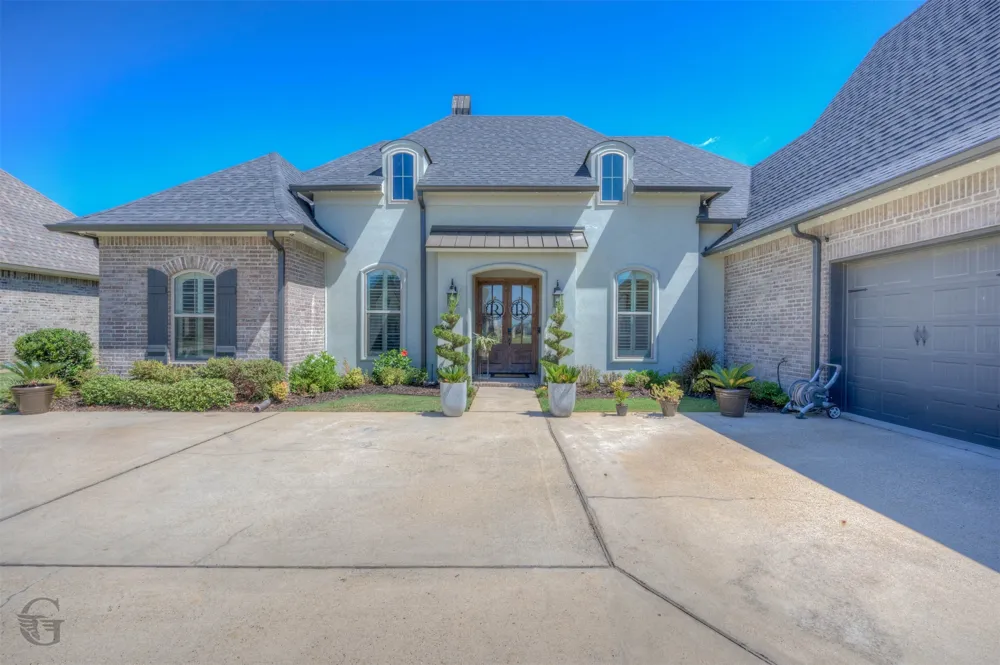 237 Peregrine Way Bossier City, LA 71112