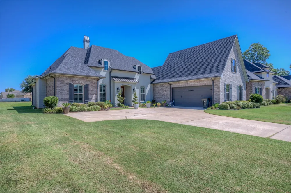 237 Peregrine Way Bossier City, LA 71112