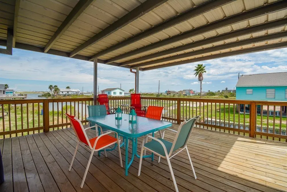 7023 W Hunter Drive Hitchcock, TX 77563