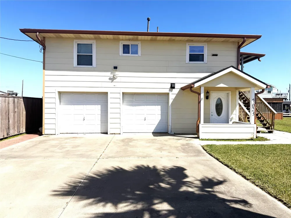 7023 W Hunter Drive Hitchcock, TX 77563