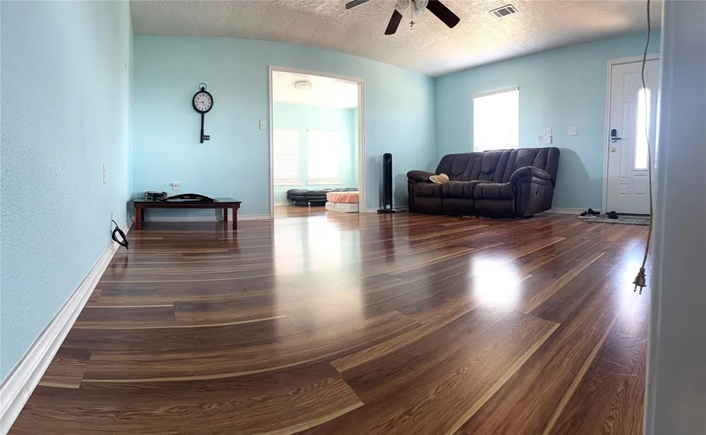 7023 W Hunter Drive Hitchcock, TX 77563