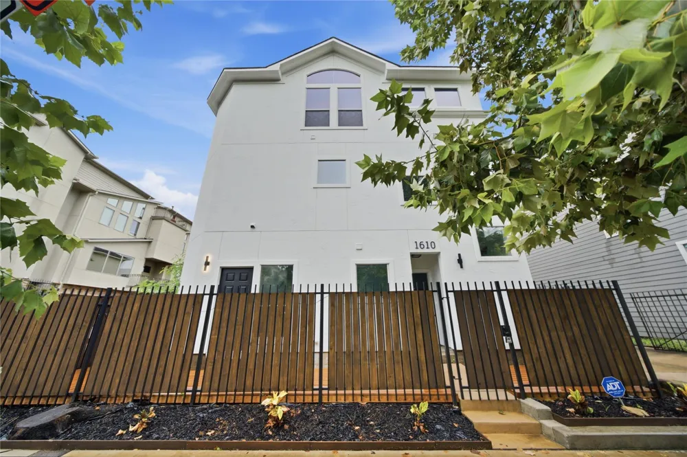 1610 Holman Street Houston, TX 77004