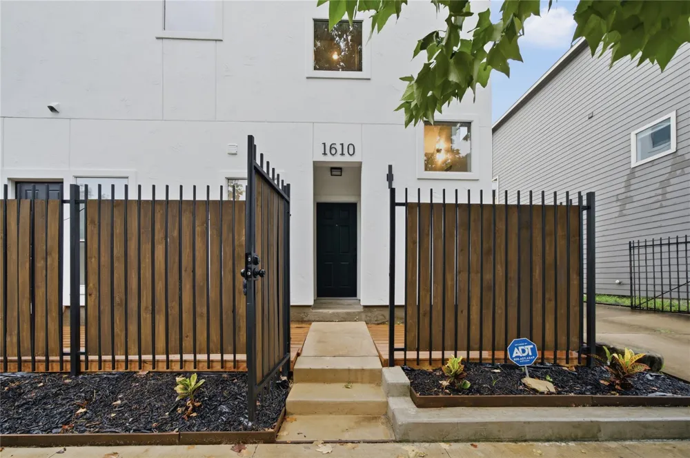1610 Holman Street Houston, TX 77004