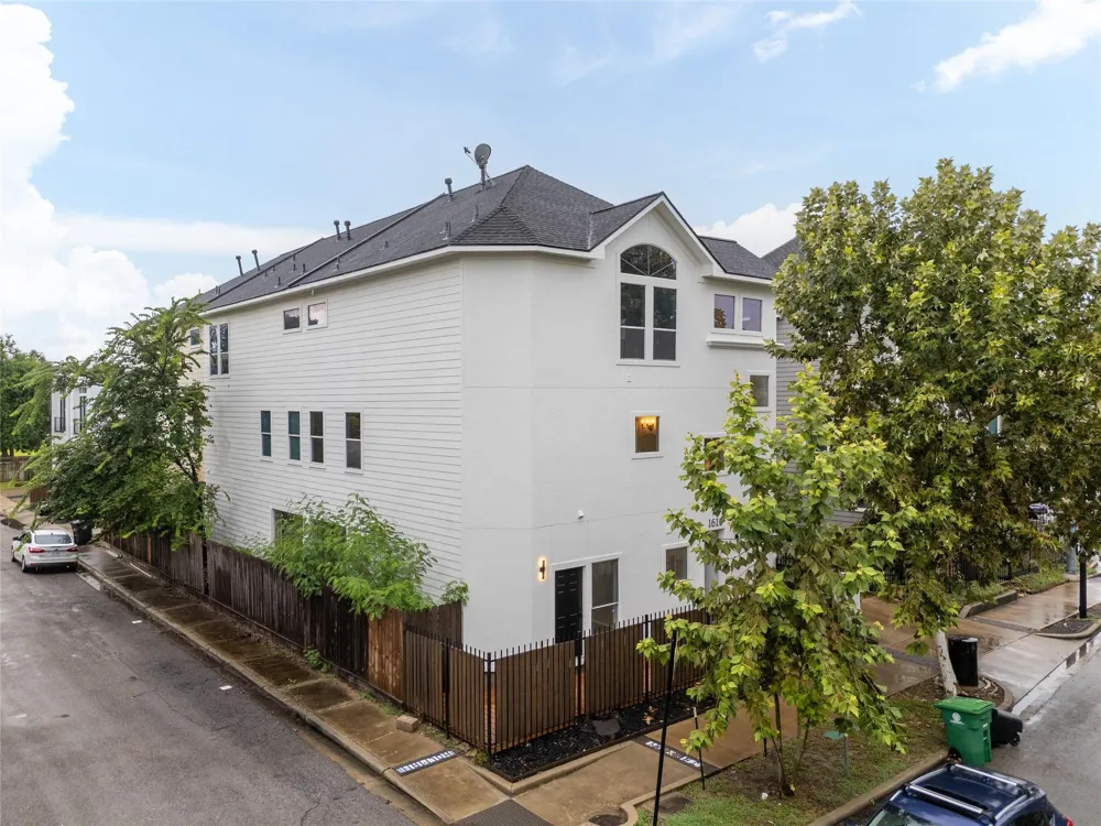 1610 Holman Street Houston, TX 77004