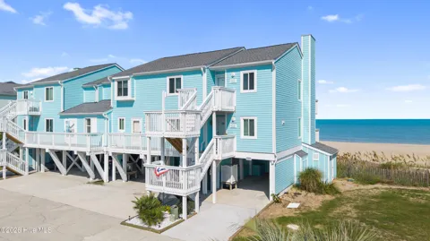 1006 Pelican Court
