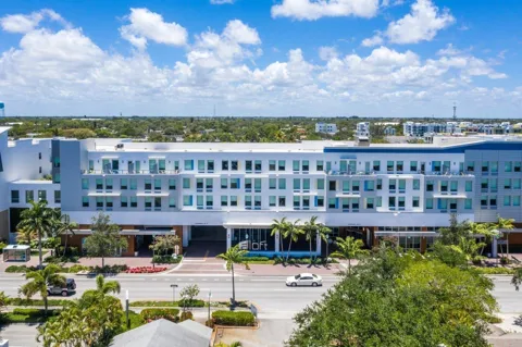 236 SE 5th Avenue #303