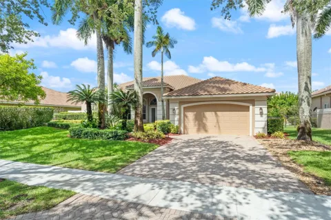 2733 Meadowood Dr