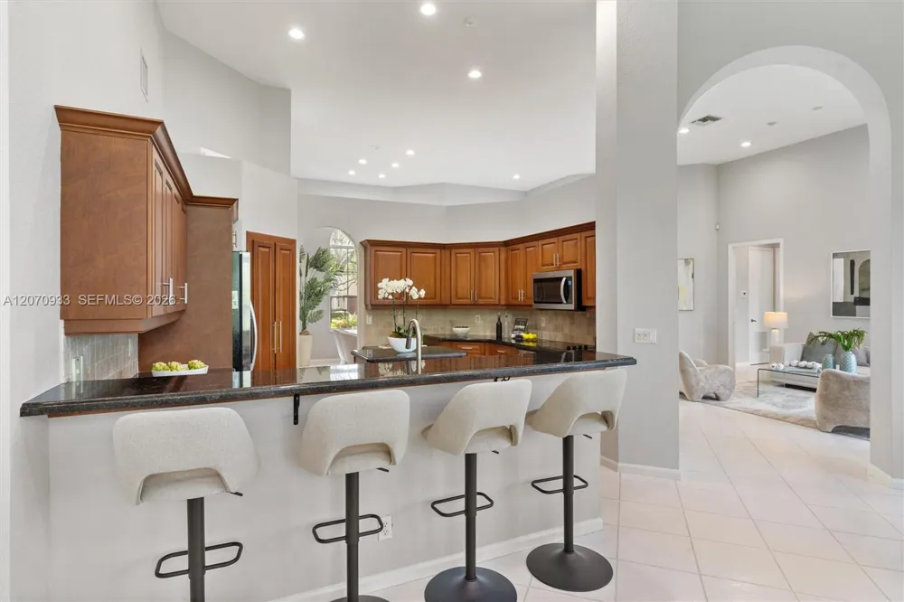 2733 Meadowood Dr Weston, FL 33332
