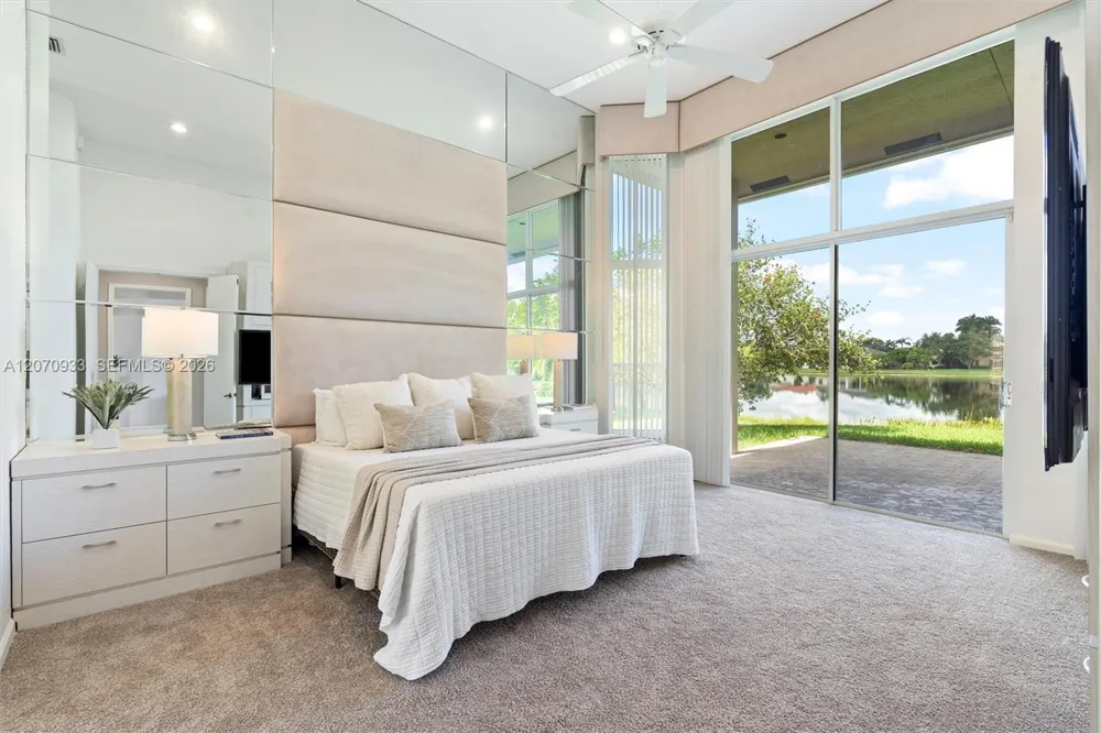 2733 Meadowood Dr Weston, FL 33332