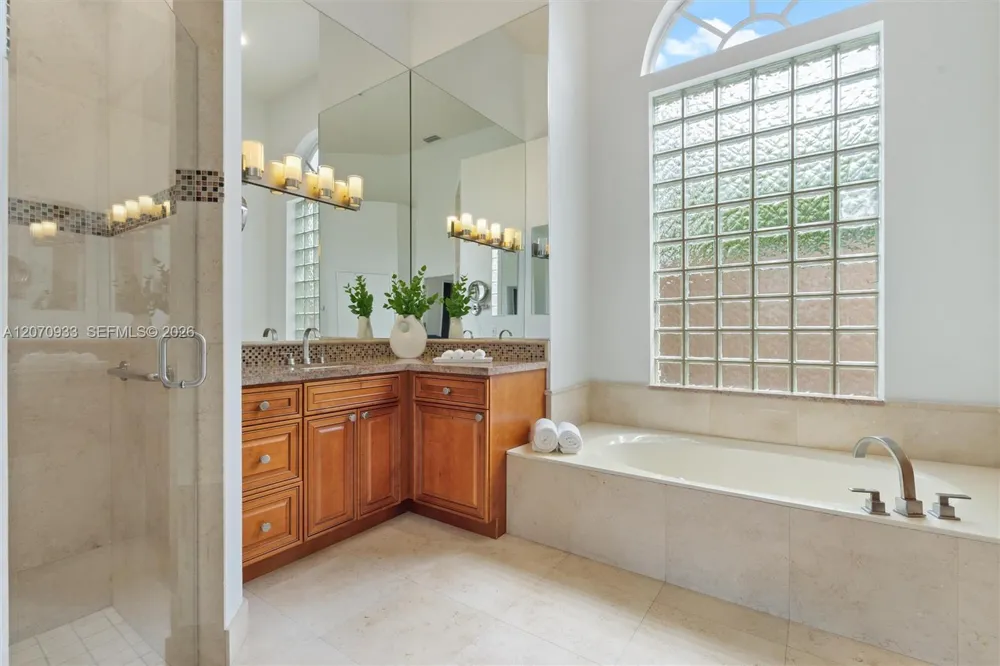 2733 Meadowood Dr Weston, FL 33332