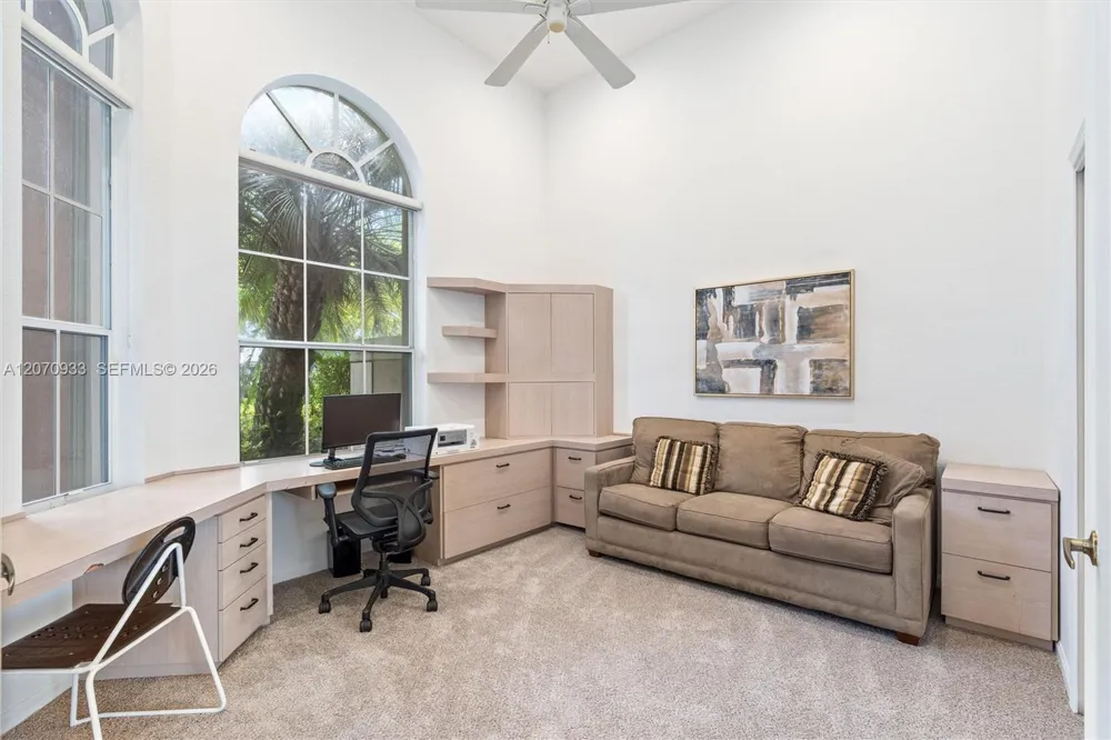 2733 Meadowood Dr Weston, FL 33332