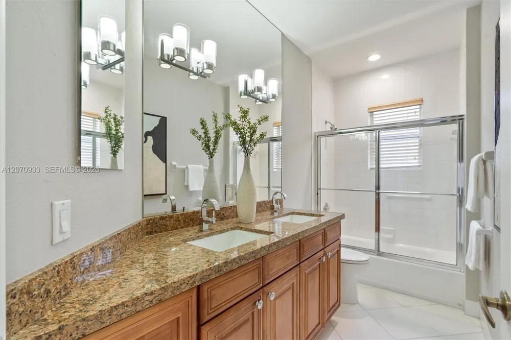 2733 Meadowood Dr Weston, FL 33332