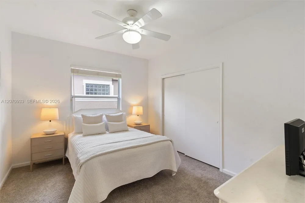 2733 Meadowood Dr Weston, FL 33332
