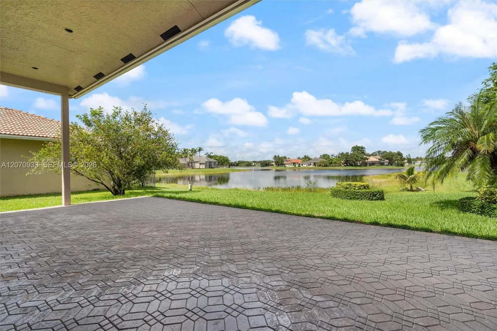 2733 Meadowood Dr Weston, FL 33332