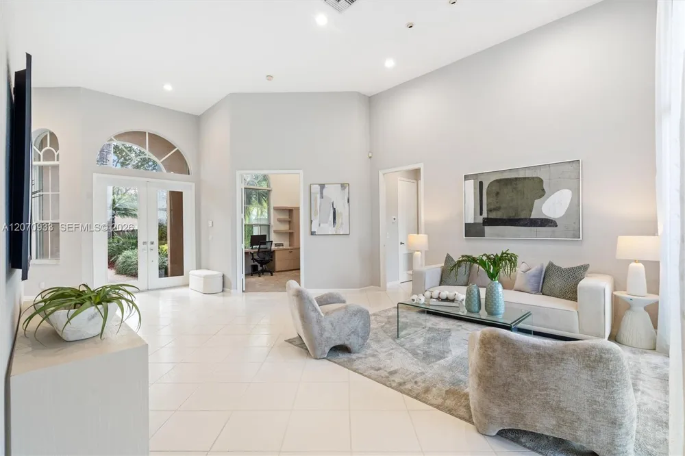 2733 Meadowood Dr Weston, FL 33332