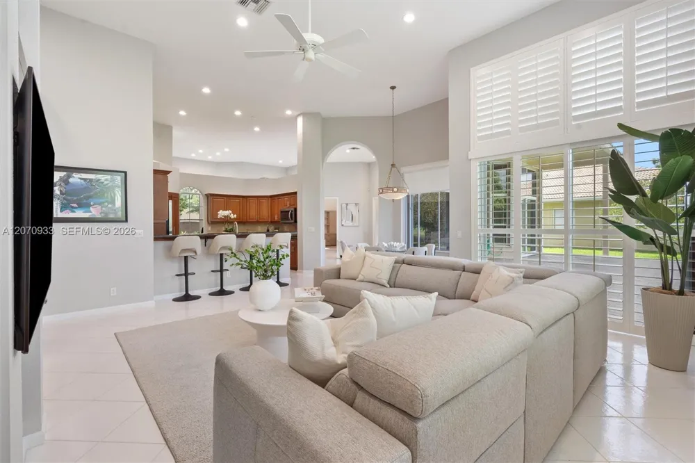 2733 Meadowood Dr Weston, FL 33332
