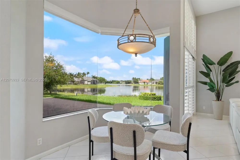 2733 Meadowood Dr Weston, FL 33332