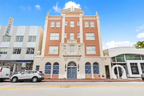 727 Collins Ave