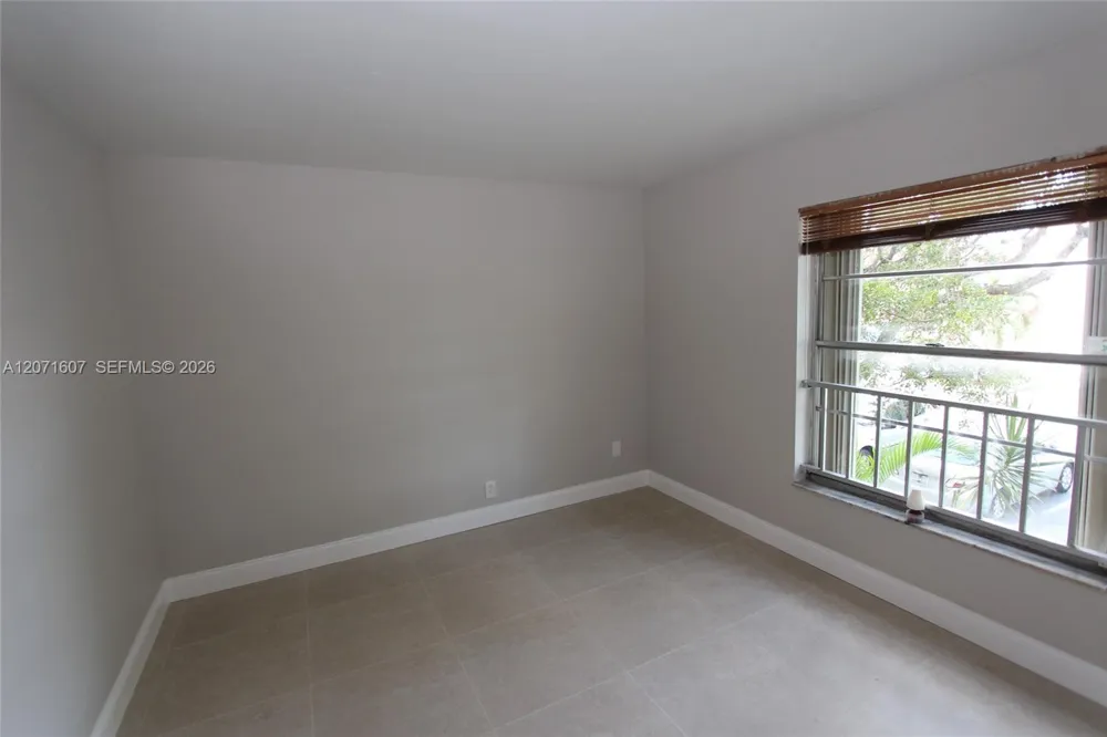 8005 Lake Dr #212 Doral, FL 33166