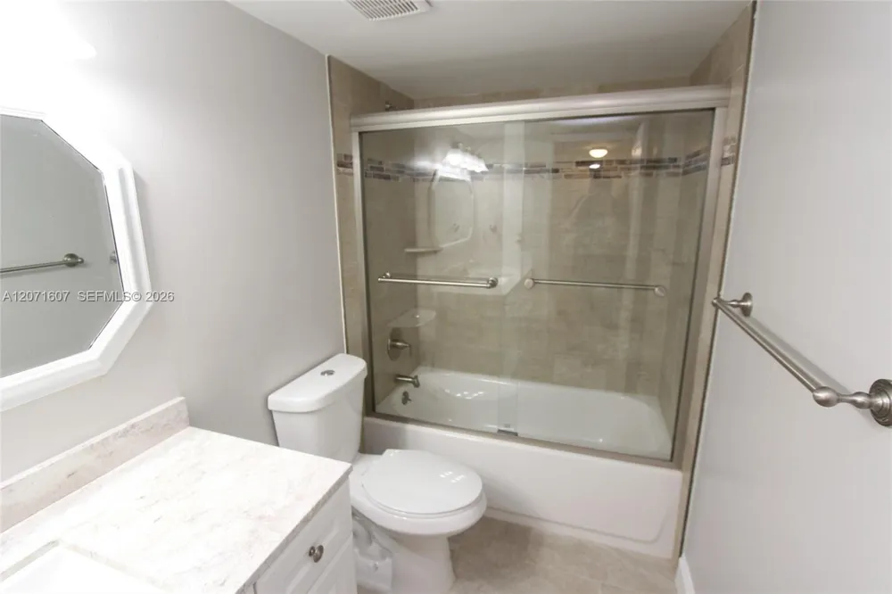 8005 Lake Dr #212 Doral, FL 33166