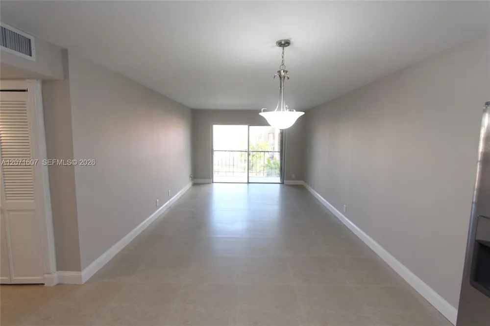 8005 Lake Dr #212 Doral, FL 33166