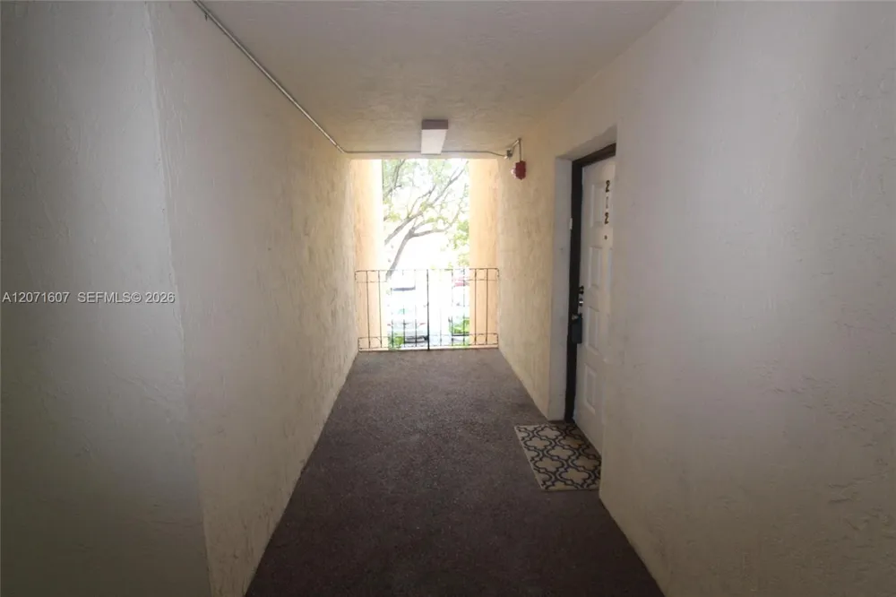 8005 Lake Dr #212 Doral, FL 33166