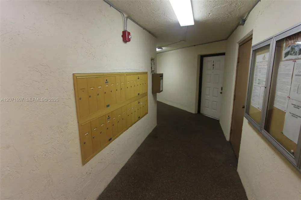 8005 Lake Dr #212 Doral, FL 33166