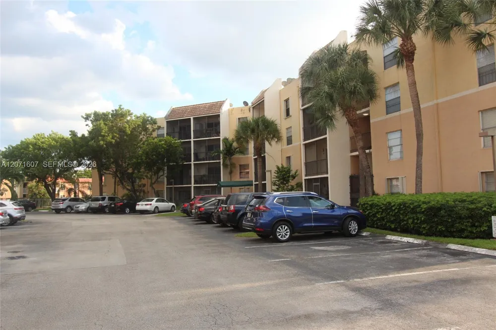 8005 Lake Dr #212 Doral, FL 33166