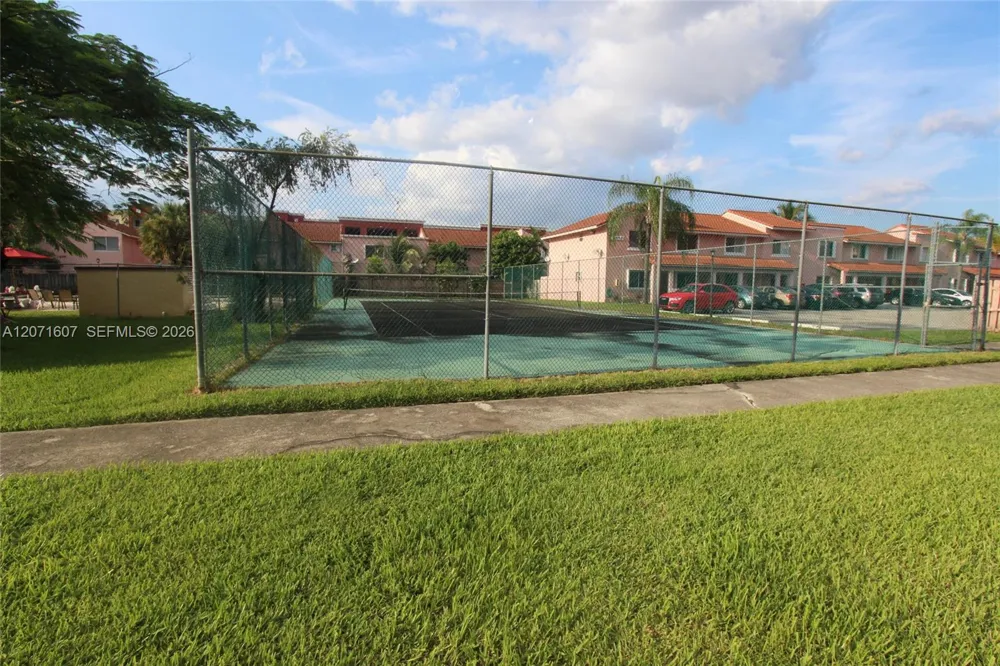 8005 Lake Dr #212 Doral, FL 33166