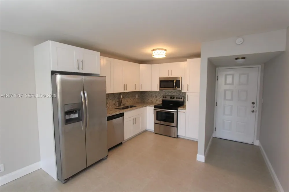 8005 Lake Dr #212 Doral, FL 33166