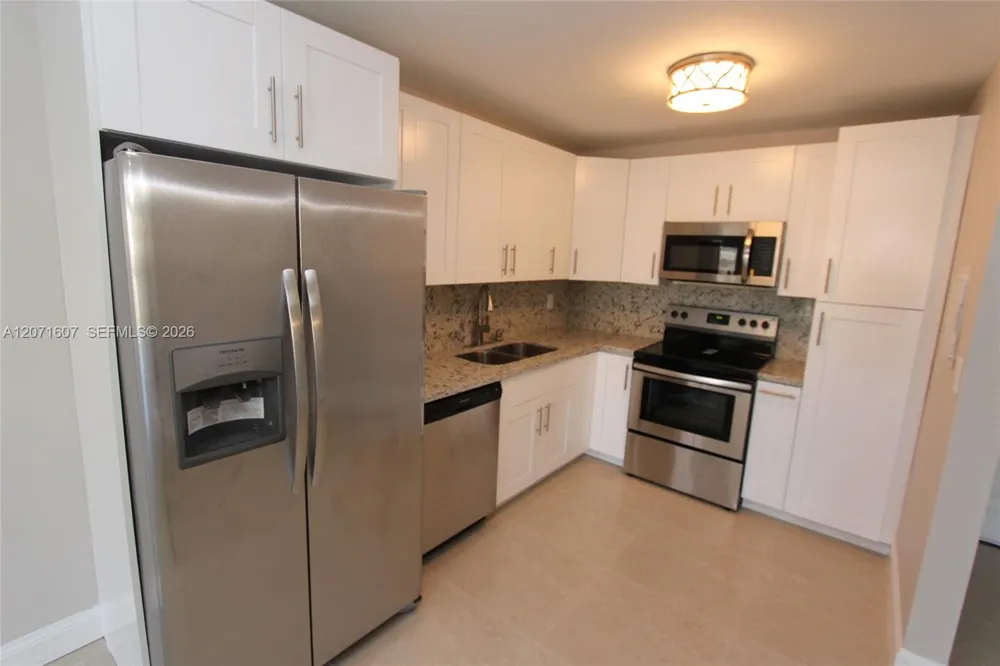 8005 Lake Dr #212 Doral, FL 33166