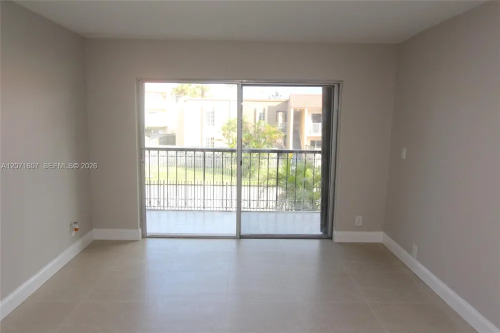8005 Lake Dr #212 Doral, FL 33166